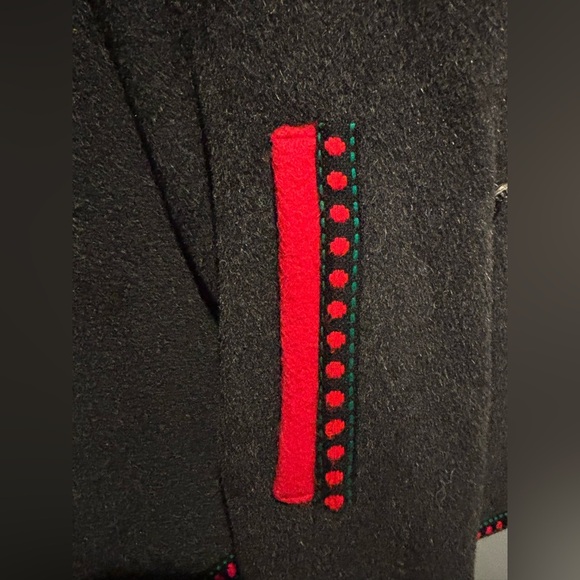 EUROPEAN Vintage Gray Red Felt Embr Trim Pewter Buttons Wool Cape Girl’s 10 - Picture 8 of 10